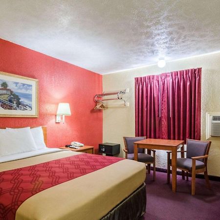 Econo Lodge Ottawa Buitenkant foto